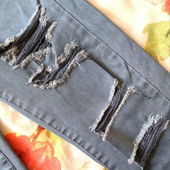 AEO Super Stretch X Highrise Jegging Jeans - Size 2 Regular - Picture 3 of 11